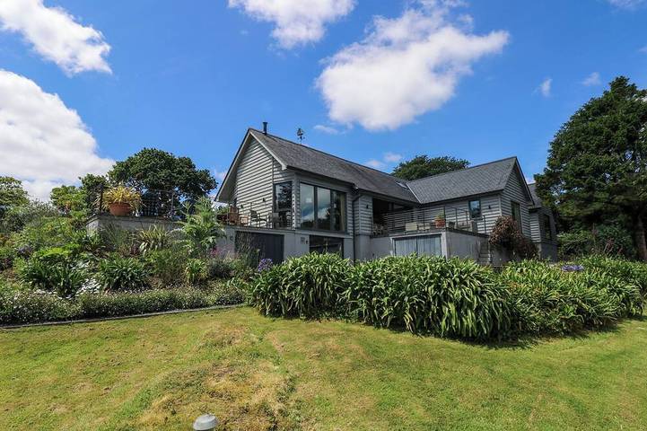 Holiday rental for 10 people, with garden in Helford