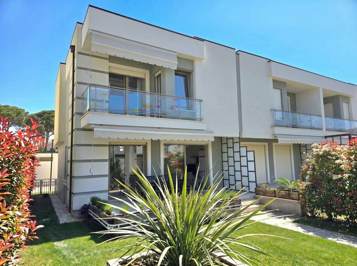 Villa für 8 Personen, mit Balkon und Garten in Albanien