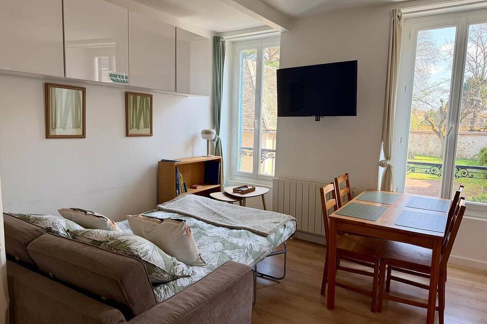 Entire apartment, Le Petit Milly in Milly-la-Forêt, Parc naturel régional du Gâtinais français