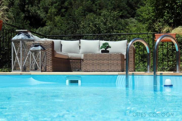 Location de vacances pour 2 personnes, avec jardin ainsi que piscine et vue, animaux acceptés à Entraygues-sur-Truyère - 2