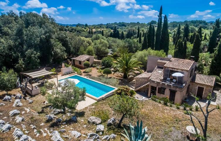 Sonniger Terrassenrückzug mit Pool und Küche in Artà, Mallorca Osten