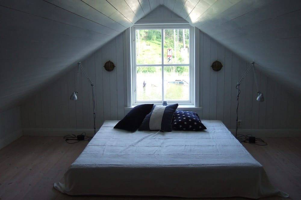 Cozy seaside cottage on its own jetty w rowing boat. 25 minutes to Stockholm! in Kummelnäs, Nacka