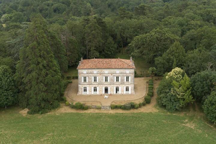 Chambre d’hôte pour 4 personnes, avec Terrasse et Jacuzzi ainsi que Jardin et Vue