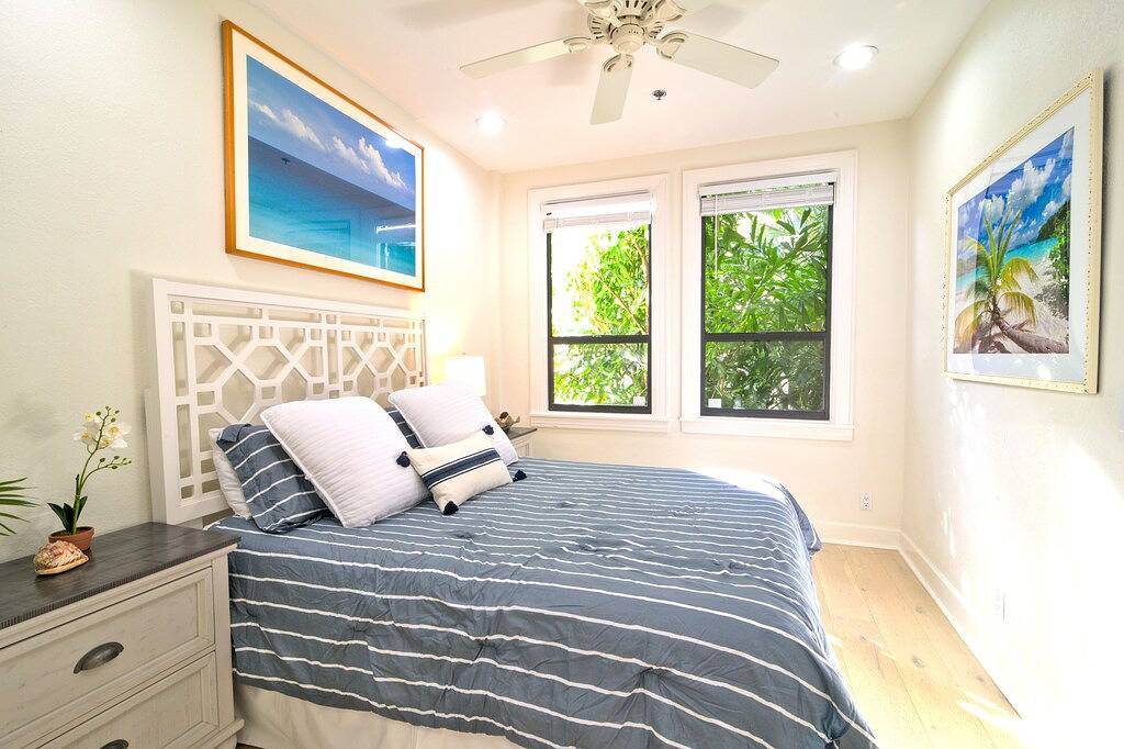 Ganze Wohnung, Palm Beach Paradise • Walk to Beach • Pool • Wifi • 86\" 4K Uhd Tv in Palm Beach, Palm Beach County