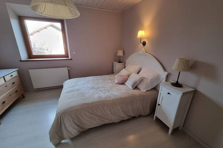 Gîte pour 6 personnes, avec jardin et terrasse, animaux acceptés à Orchamps-Vennes - 2