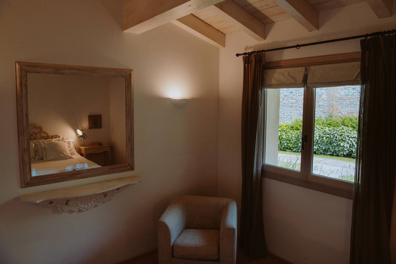 Appartamento intero, Appartamento 'Topazio' con piscina condivisa, Wi-Fi e aria condizionata in Puegnago del Garda, Prealpi Gardesane