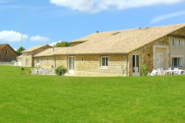 Location de vacances pour 8 personnes, avec jardin et piscine, animaux acceptés à Saint-Vincent-la-Châtre - 3