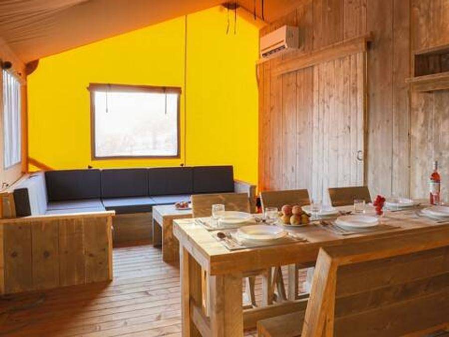 Camping Val Saline - Safarizelt 6 personen - Safari Lodge Zelt | 3 Schlafz. | 6 Pers. | Erhöhte Terrasse | Klimaanlage in Rovinj Riviera, Rovinj