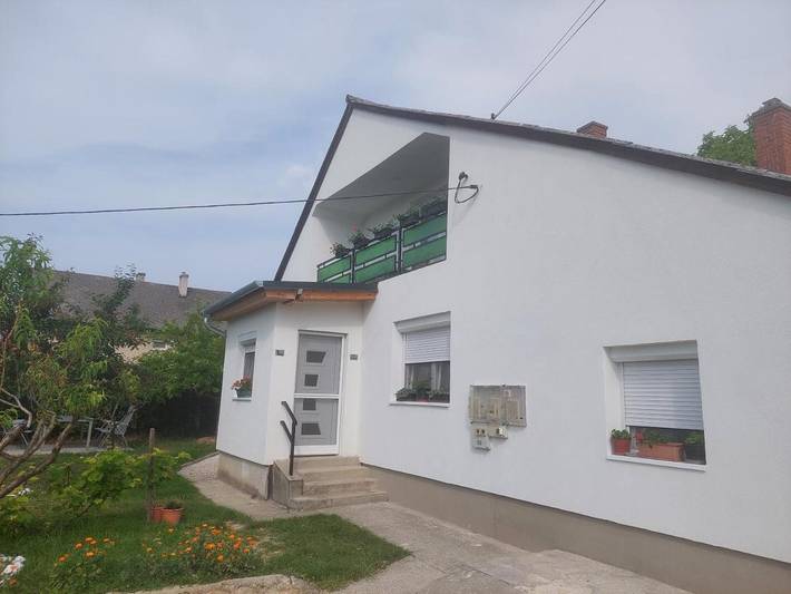 Ferienwohnung für 6 Personen, mit Garten und Seeblick sowie Ausblick und Pool, mit Haustier in Balatonfüred