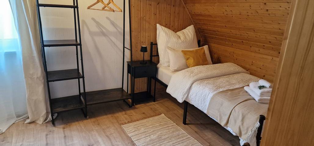 Ferienhaus 'M B Homes Albstadt' mit Bergblick, privater Terrasse und Wlan und Einzelzimmer in Albstadt, Neckar-Alb