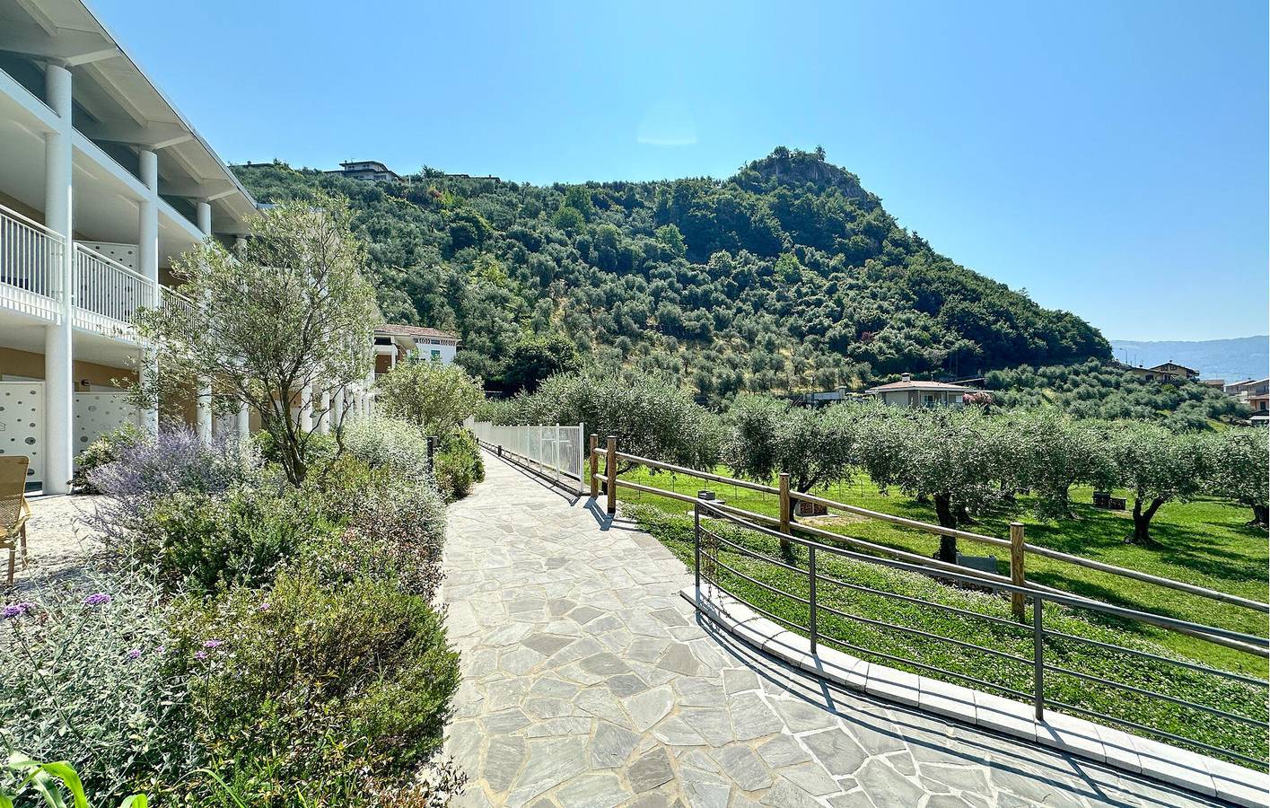 Ganze Ferienwohnung, Charmante Wohnung mit Terrasse und Garage in der Nähe des Iseosees in Marone, Gemeinde Marone