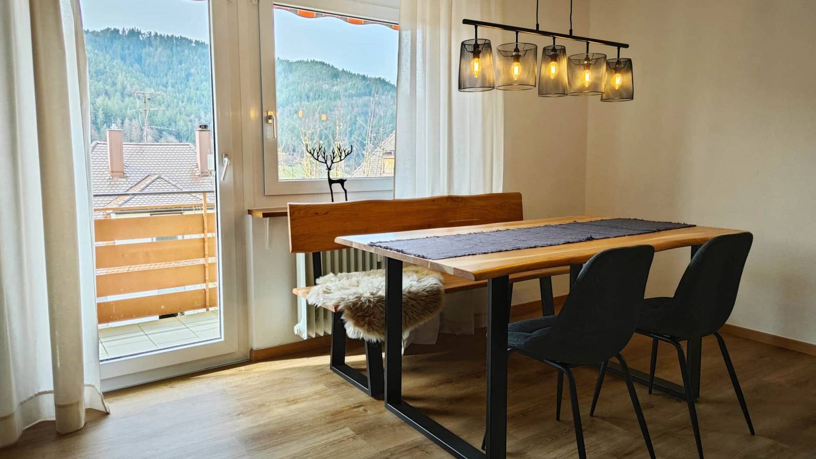 Ganze Wohnung, Ferienwohnung 'Schwarzwaldraum Schlossblick' mit Bergblick, Balkon und Wlan in Hornberg, Mittlerer Schwarzwald