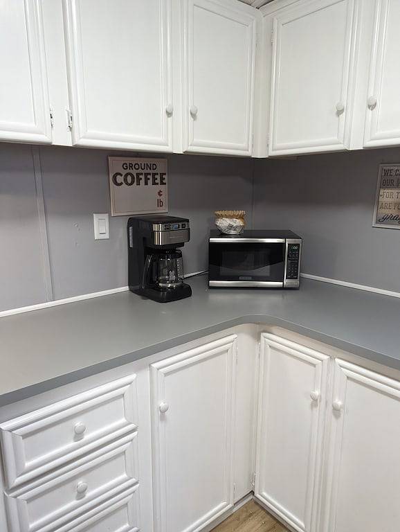 Less than 1 mile from Dale Hollow State Park Marina. Private pond for fishing. in Dale Hollow Lake