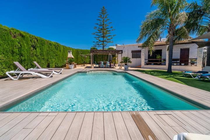 Filter.cottage.country_house pour 7 personnes, avec Terrasse ainsi que Jardin et Piscine dans La Lantejuela