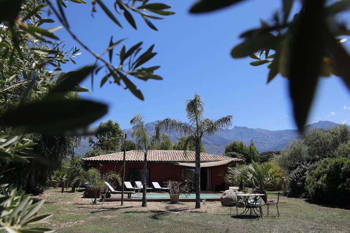 Gîte pour 4 personnes, avec Terrasse ainsi que Jardin et Piscine à Montegrosso