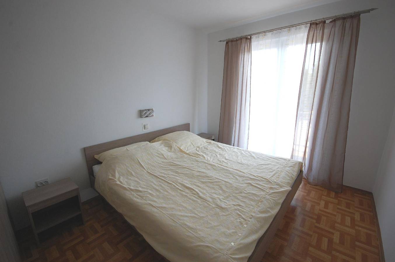 Entire holiday apartment, Holiday apartment for 5 people with balcony in Njivice, Krk