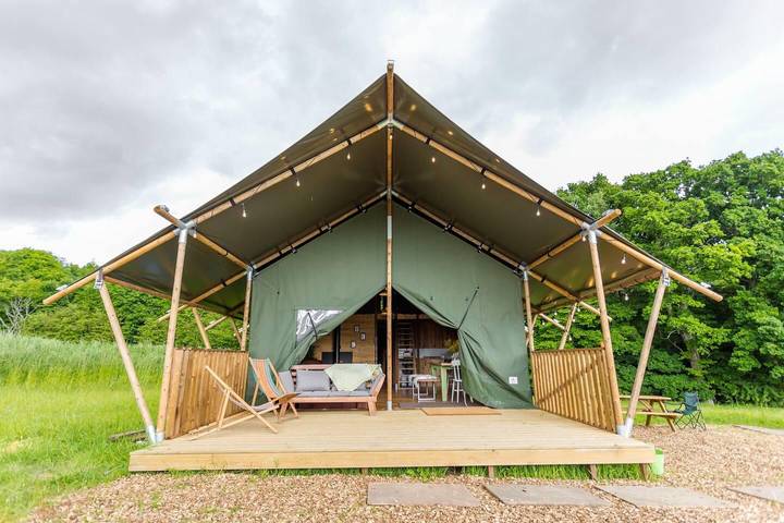 Holiday rental for 7 people, with Hot tub and Terrace as well as Garden and Lake view in Sussex