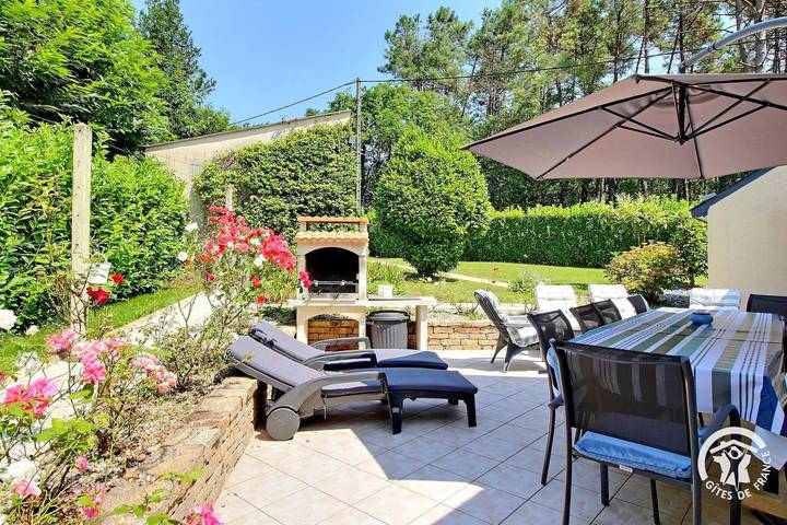 Gîte pour 8 personnes, avec Terrasse ainsi que Jardin et Vue à Marzan - 4