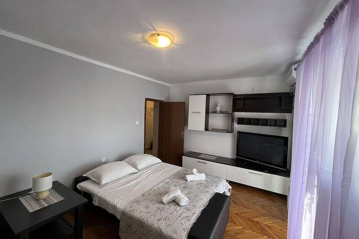 Ganze Wohnung, Apartment Nino - Ein-Zimmer-Wohnung mit Meerblick in Brodarica, Šibenik-Knin