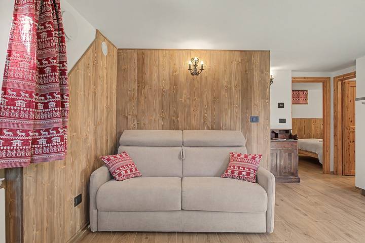 Entire apartment, Apartment 'L’angolo del paradiso Gimillan' with Mountain View and Private Garden in Gimillan, Cogne