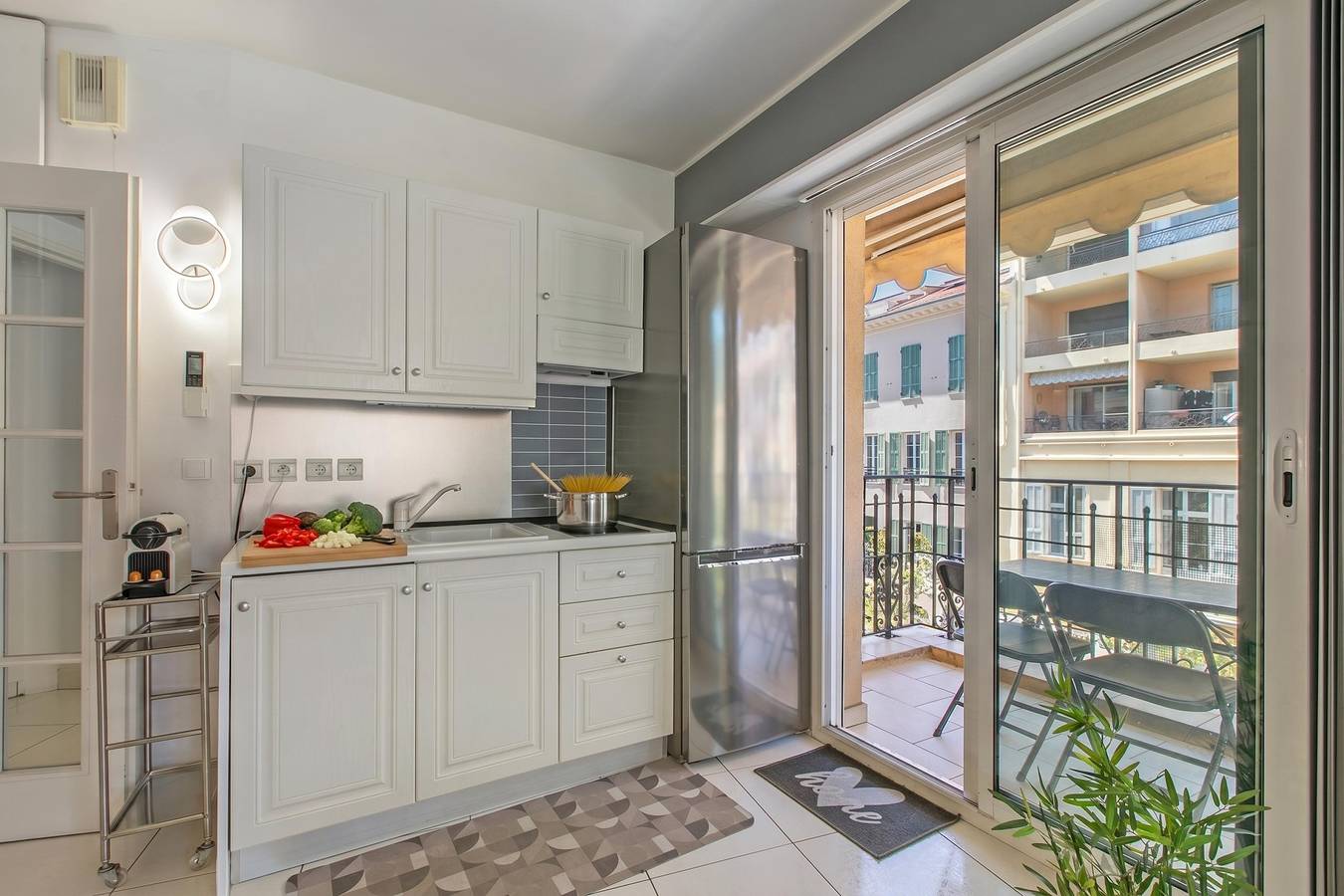 Entire apartment, Victoria Beach White Apt in Menton, Mediterranean Coast (France)