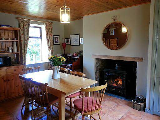 Cottage "James Tymon" with terrace and garden in Condado de Sligo