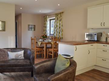 Log Cabin for 4 People in Whatlington, High Weald, Photo 3