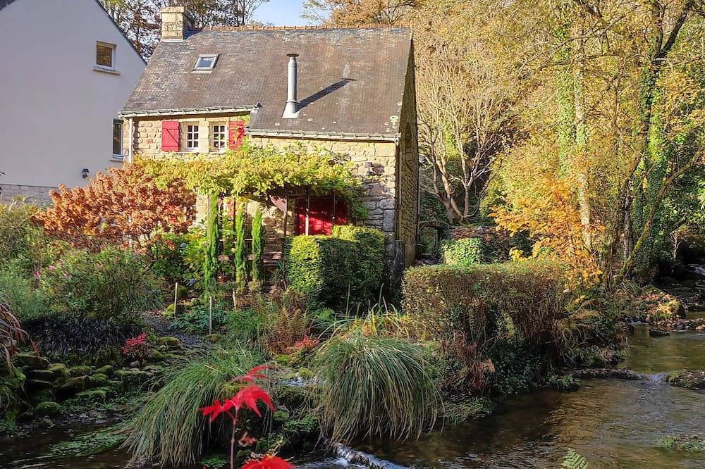 Moulin à eau 17c converti offrant paix et tranquillité au coeur de la Bretagne in Lignol, Région de Pontivy