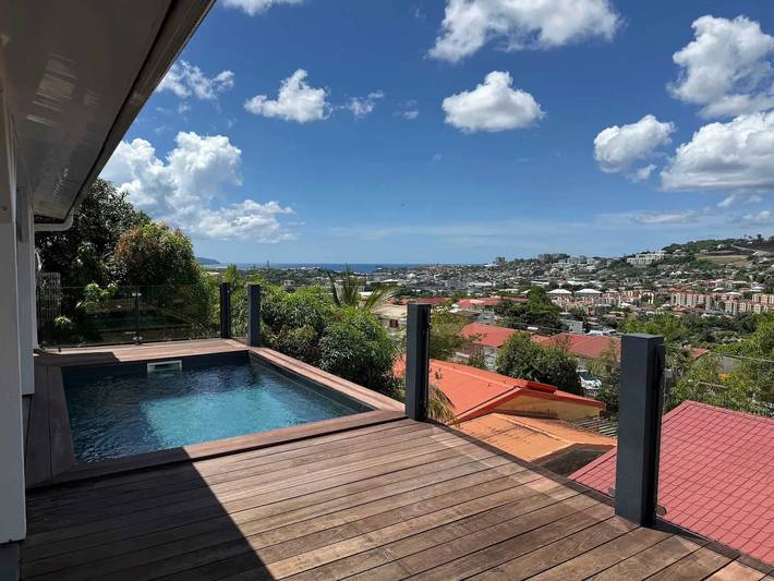 Villa con piscina privada en Fort-de-France, 93 m² in Martinica