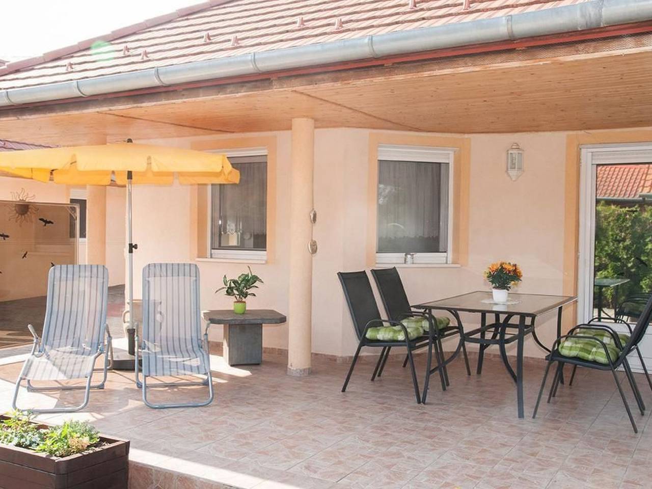 Hochwertiges Ferienhaus Steffi mit Terrasse in Balatonbereny, Plattensee Südufer