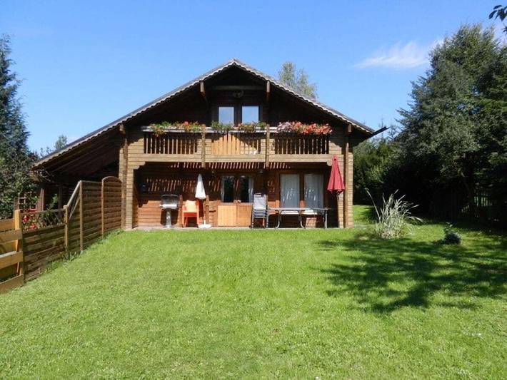 Ferienhaus für 10 Personen, mit Balkon und Terrasse sowie Garten in Ulmen