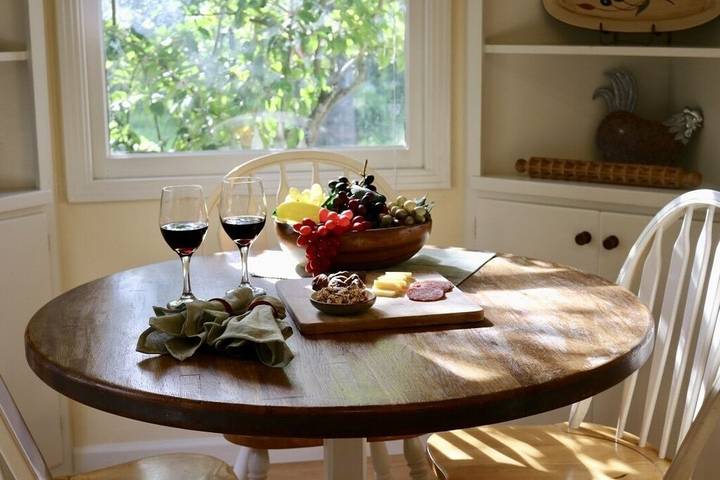 Bungalow for 8 people, with yard and pool in California