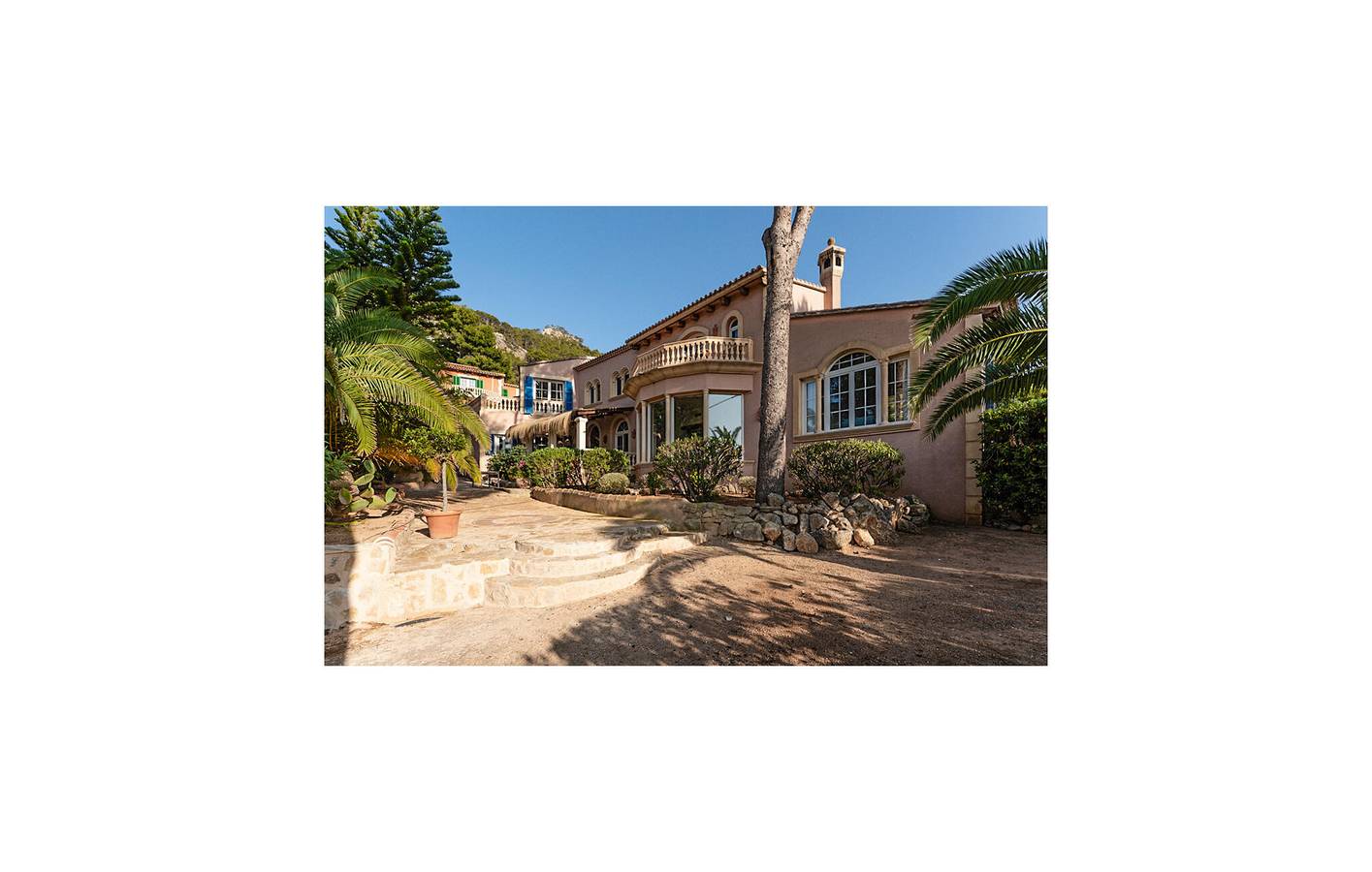 Seaside Retreat with Pool, Terrace & WiFi, 2km to Cala en Cranc in Port d'Andratx, Andratx