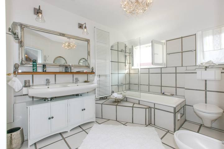 Ganze Ferienwohnung, Haus See- und Säntisblick "Og" in Friedrichshafen, Region Bodensee-Oberschwaben