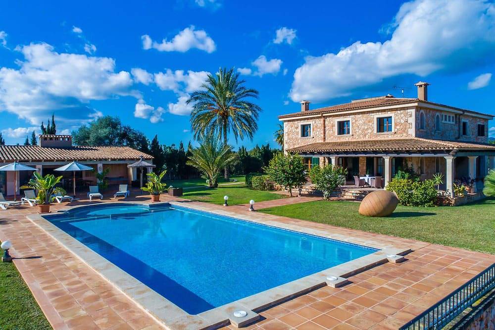Atemberaubendes Haus in Cala d'Or mit privatem Swimmingpool, der sowohl. in Cala Mitjana, Felanitx