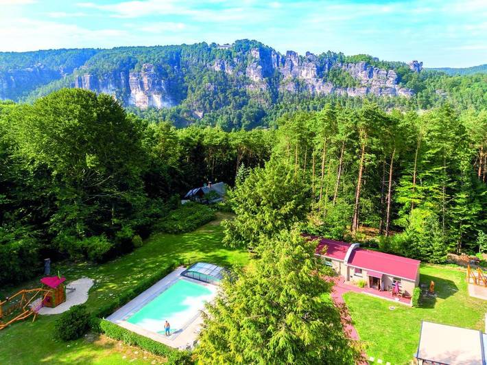 Ferienanlage für 5 Personen, mit Terrasse und Garten sowie Pool und Sauna in Sachsen