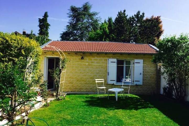 Petite Maison Entre Rambouillet et la Vallée de Chevreuse in Le Perray-en-Yvelines, Parc naturel régional de la Haute Vallée de Chevreuse