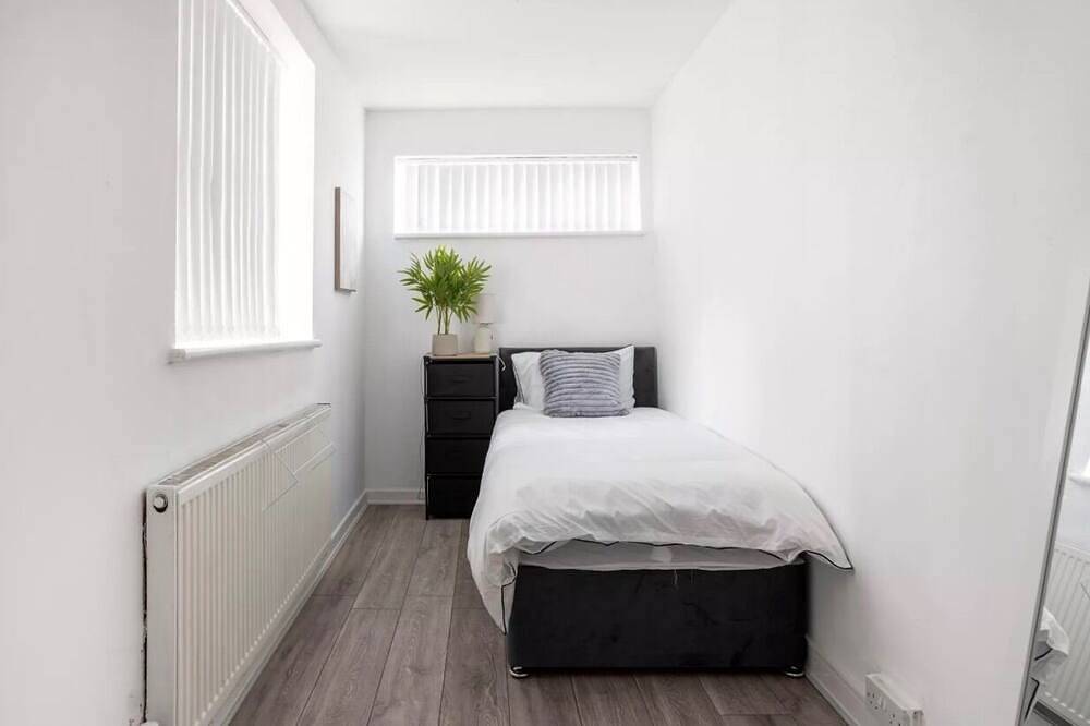 House Sleeps 3 with Garden in Merseyside