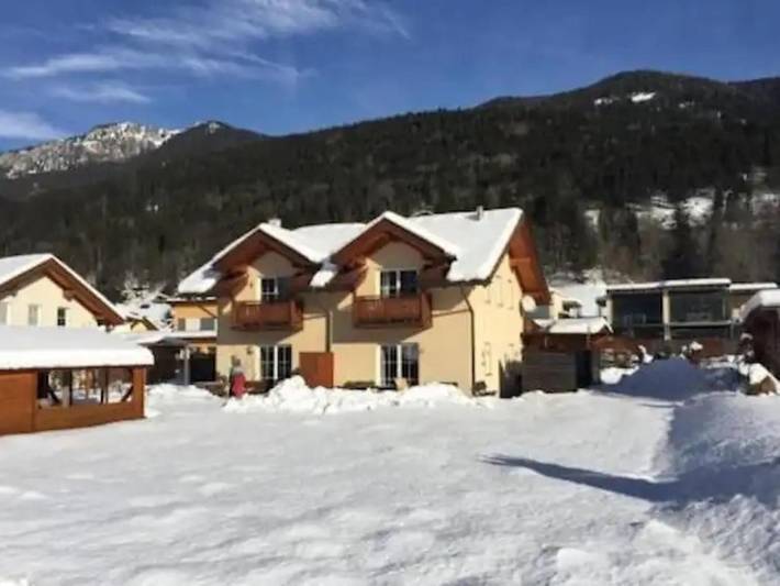 Chalet für 6 Personen, mit Balkon und Whirlpool sowie Terrasse und Garten im Bezirk Hermagor