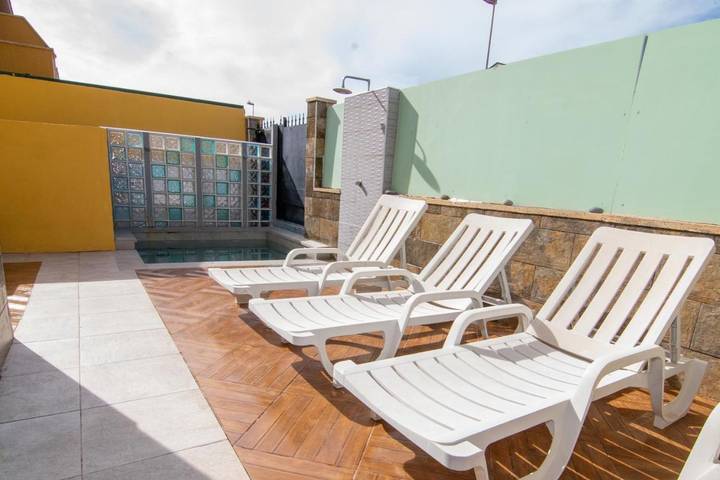 Location de vacances pour 5 personnes, avec jacuzzi ainsi que piscine et terrasse dans Castillo del Romeral