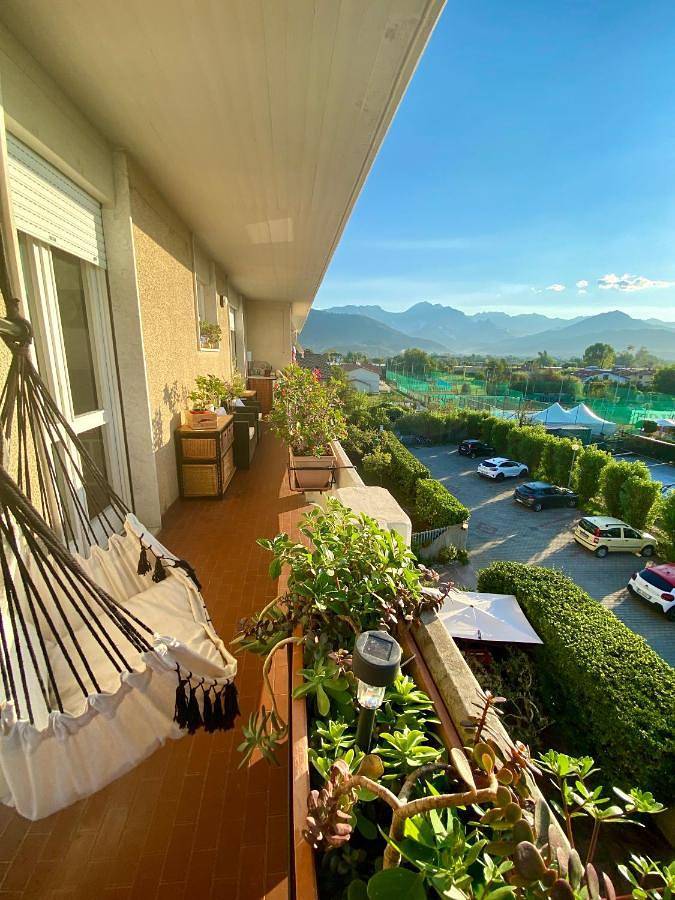 Ferienwohnung für 6 Personen, mit Ausblick und Terrasse in Carrara