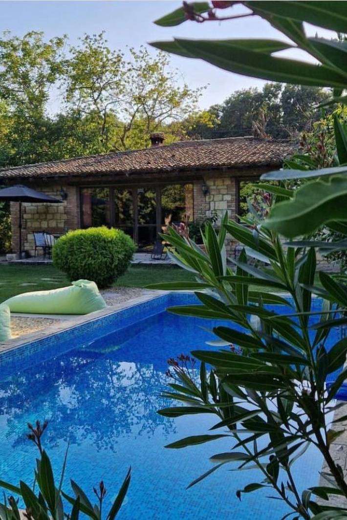 Ferienhaus für 2 Personen, mit Terrasse und Pool sowie Garten, mit Haustier in Varna