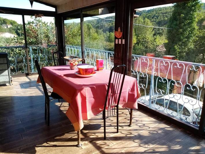 Gîte pour 2 personnes, avec vue ainsi que piscine et jardin, animaux acceptés à Châteaudouble - 3