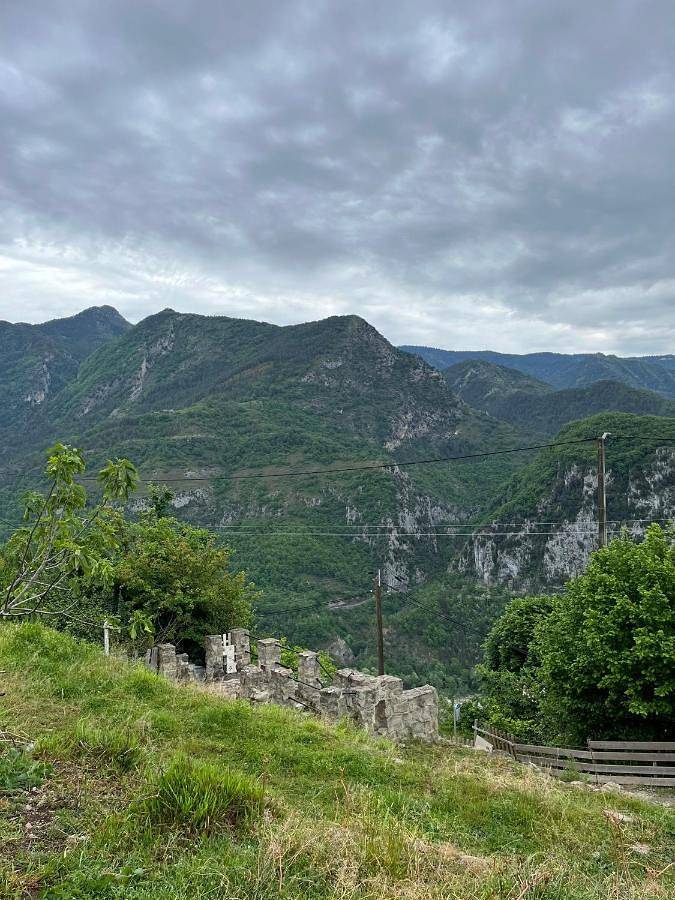 Appartement de vacances pour 5 personnes, avec Terrasse ainsi que Jardin et Vue
