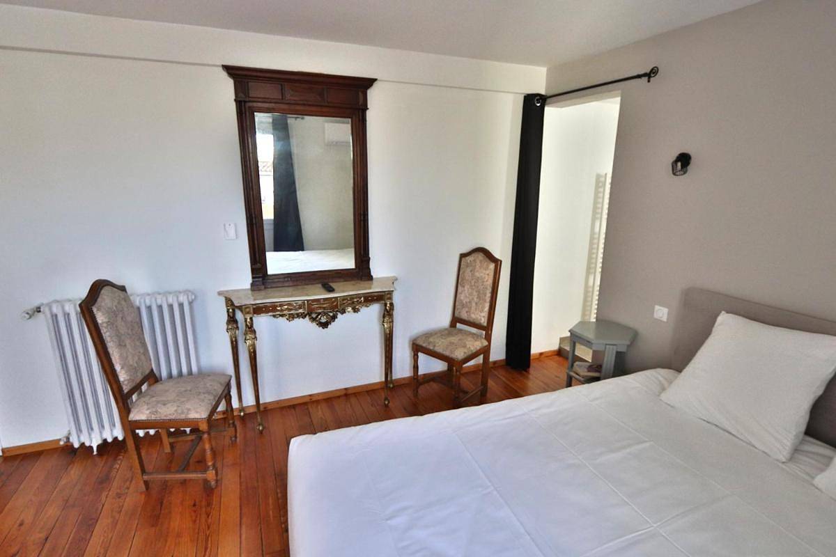 Large Double Room in Hagetmau, Landes