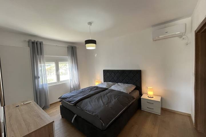 Bungalow für 6 Personen, mit Garten und Terrasse in Montenegro - 2