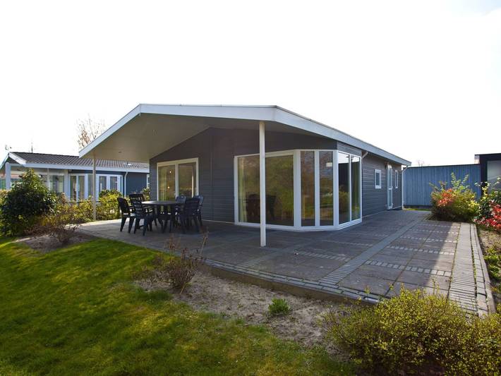 Lodge voor 6 personen, with terras and tuin as well as zwembad, met huisdier in Zeeuws-Vlaanderen