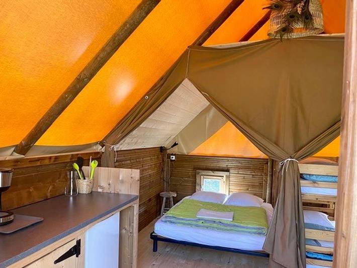 Flower Camping Les Granges - Lodge 4 personnes - Lodge Amazone standard 20 m2 + Terrasse in Luynes, Région de Tours