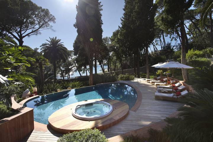 Villa pour 14 personnes, avec Vue sur l’océan et Balcon ainsi que Terrasse et Jardin à Mali Losinj