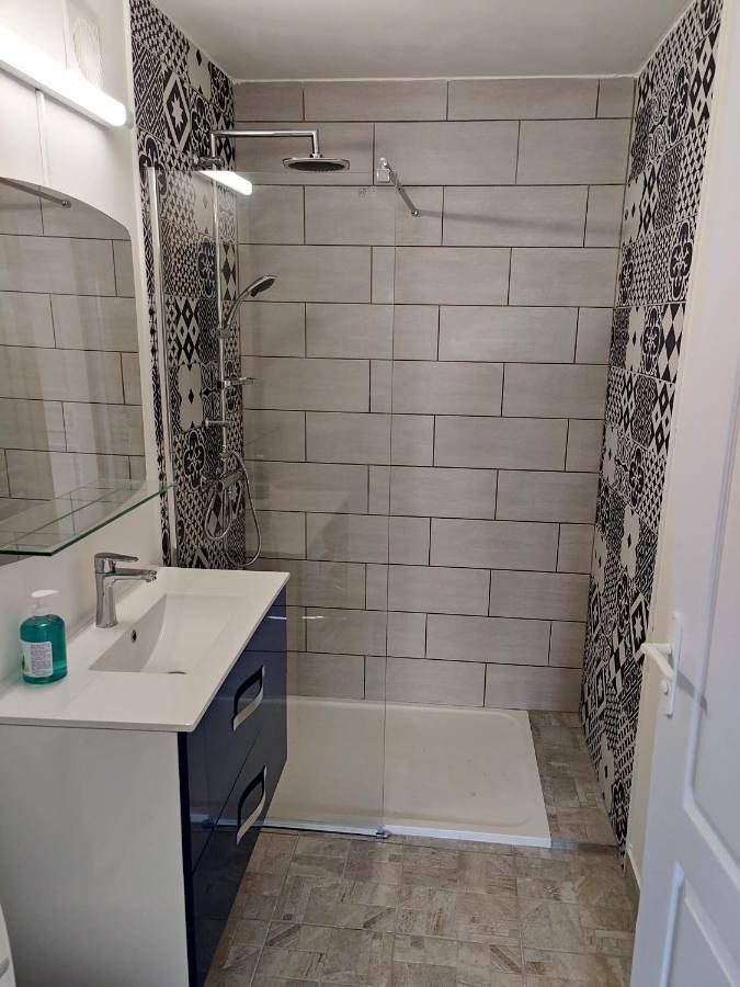 Gîte pour 3 personnes, avec terrasse à Sainte-Suzanne - 2